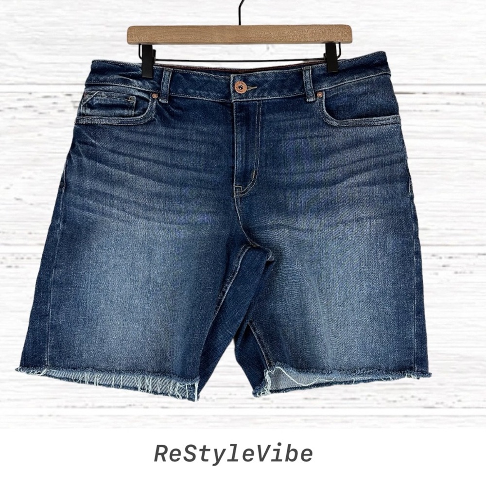 EDGELY Women’s Size 16 Denim Jean Shorts Bermuda Style High Rise Stretch Raw Hem